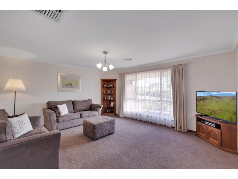 37 Horseshoe Drive, Woodcroft SA 5162