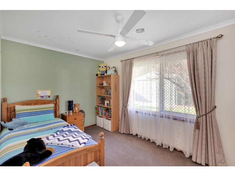 37 Horseshoe Drive, Woodcroft SA 5162