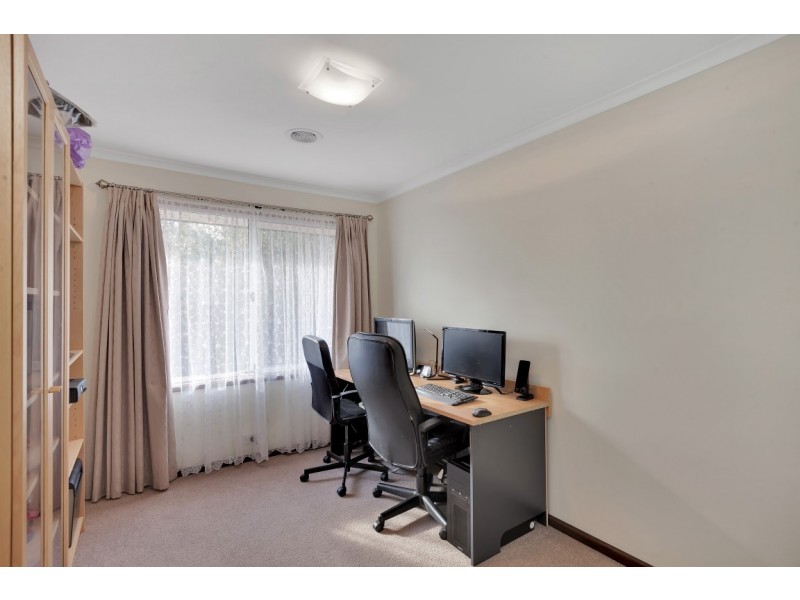 37 Horseshoe Drive, Woodcroft SA 5162