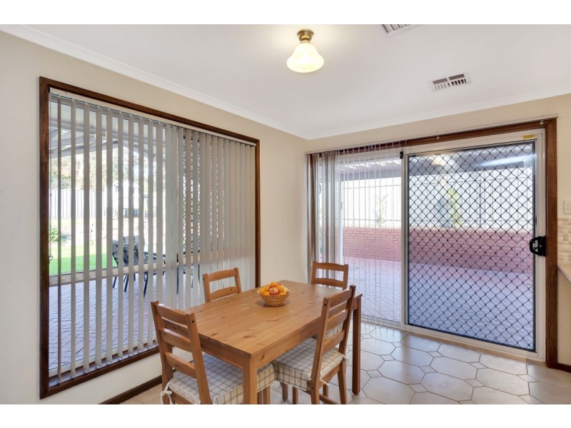 37 Horseshoe Drive, Woodcroft SA 5162