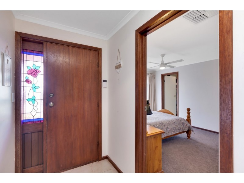 37 Horseshoe Drive, Woodcroft SA 5162