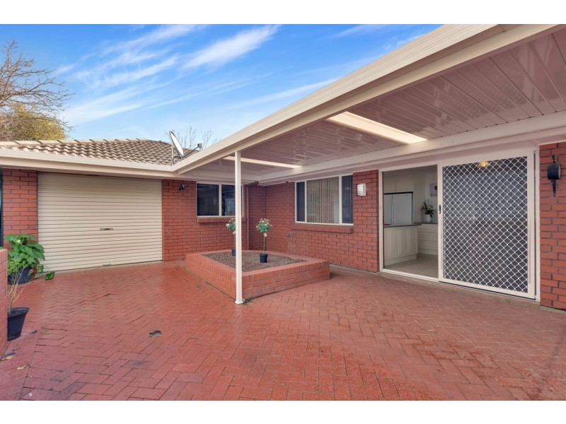 37 Horseshoe Drive, Woodcroft SA 5162