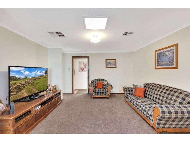 37 Horseshoe Drive, Woodcroft SA 5162