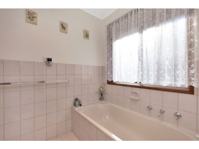 37 Horseshoe Drive, Woodcroft SA 5162