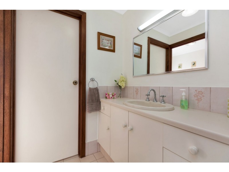 37 Horseshoe Drive, Woodcroft SA 5162