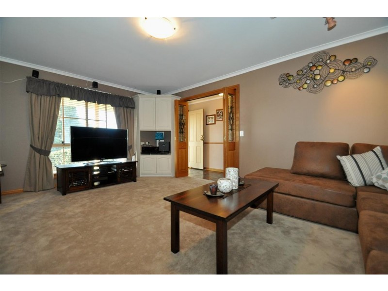 16 Headland Crescent, Woodcroft SA 5162