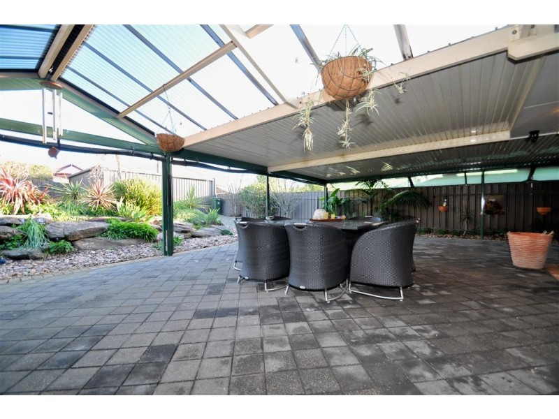 16 Headland Crescent, Woodcroft SA 5162