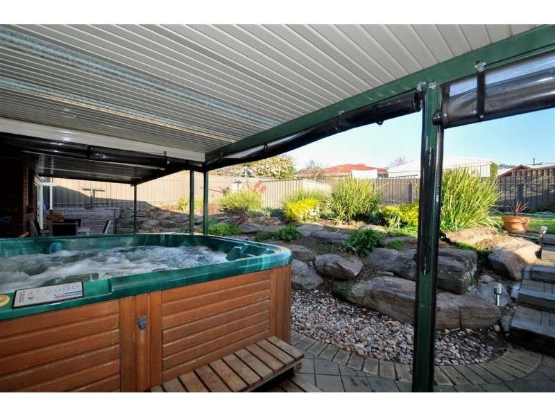 16 Headland Crescent, Woodcroft SA 5162