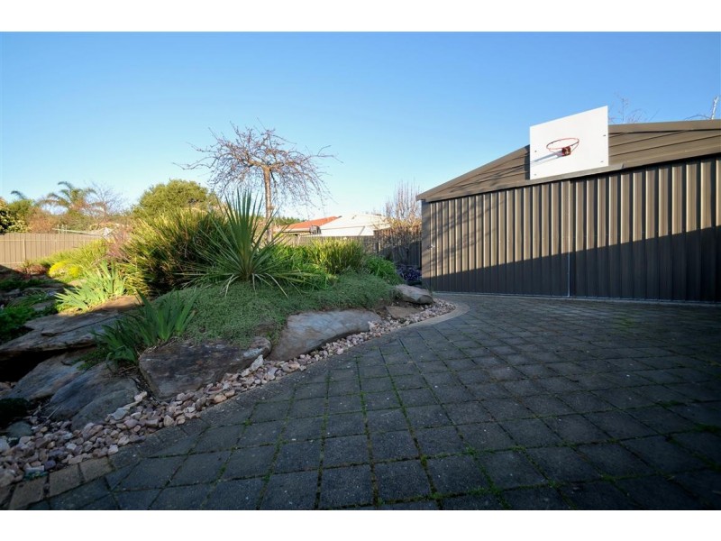 16 Headland Crescent, Woodcroft SA 5162