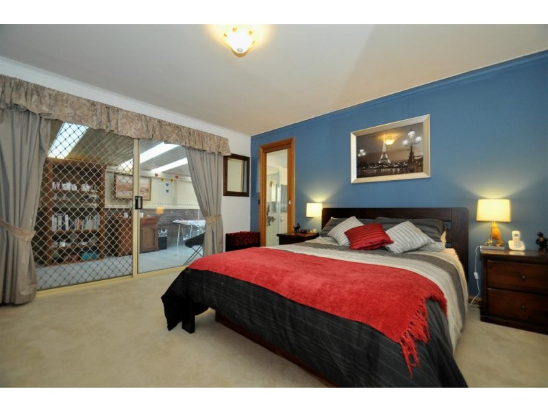 16 Headland Crescent, Woodcroft SA 5162