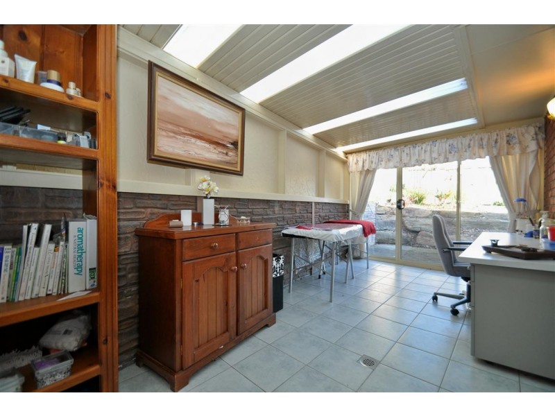 16 Headland Crescent, Woodcroft SA 5162