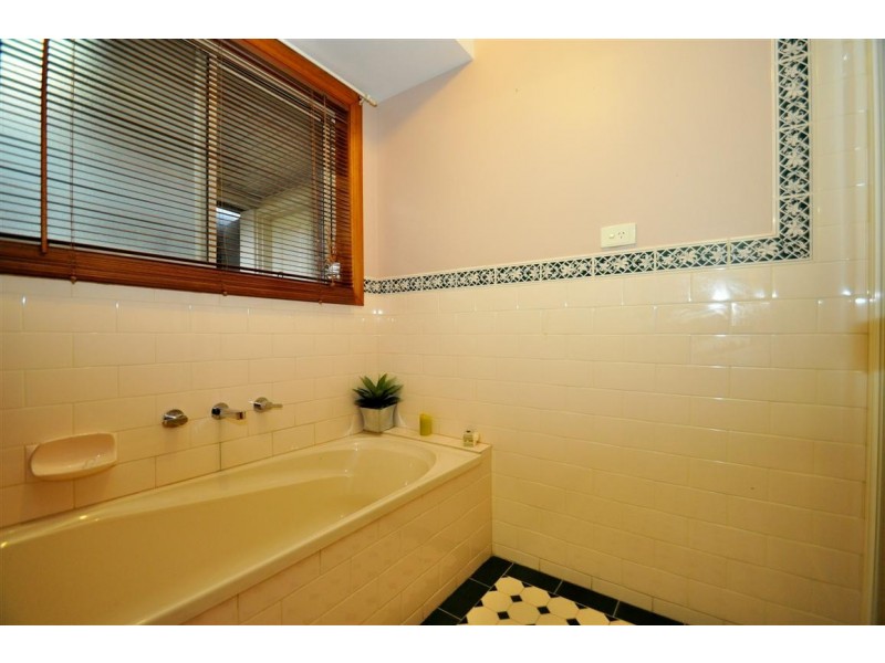 16 Headland Crescent, Woodcroft SA 5162