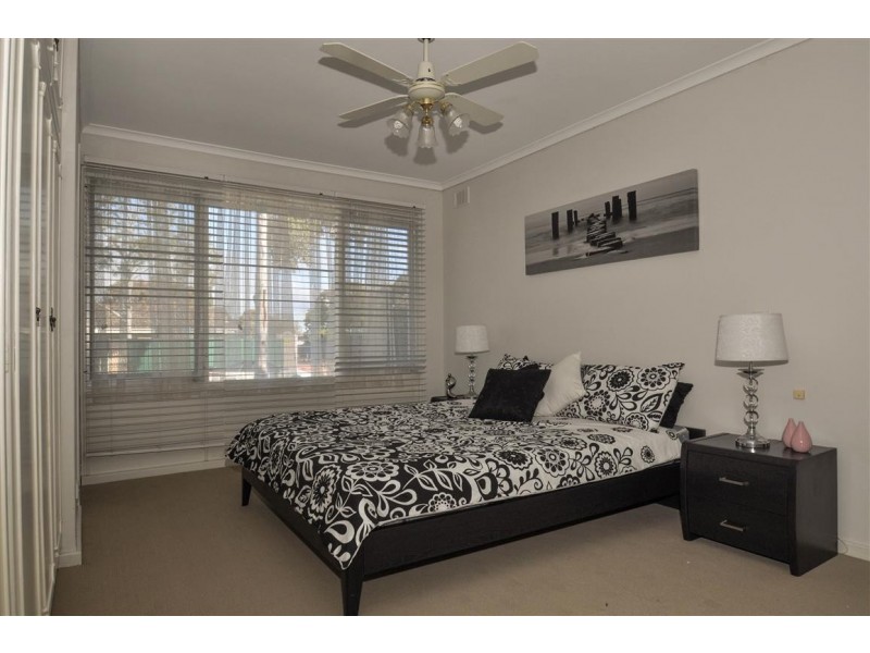 6 Lake Drive, Happy Valley SA 5159