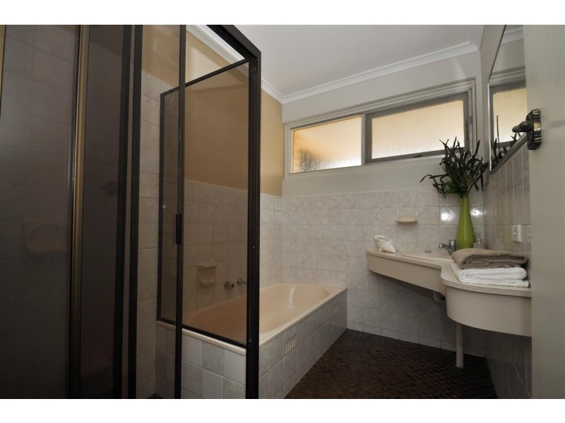 6 Lake Drive, Happy Valley SA 5159