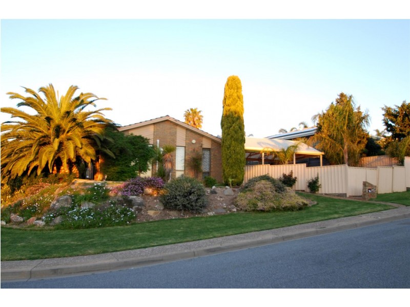 2 Zeevalk Avenue, Hallett Cove SA 5158