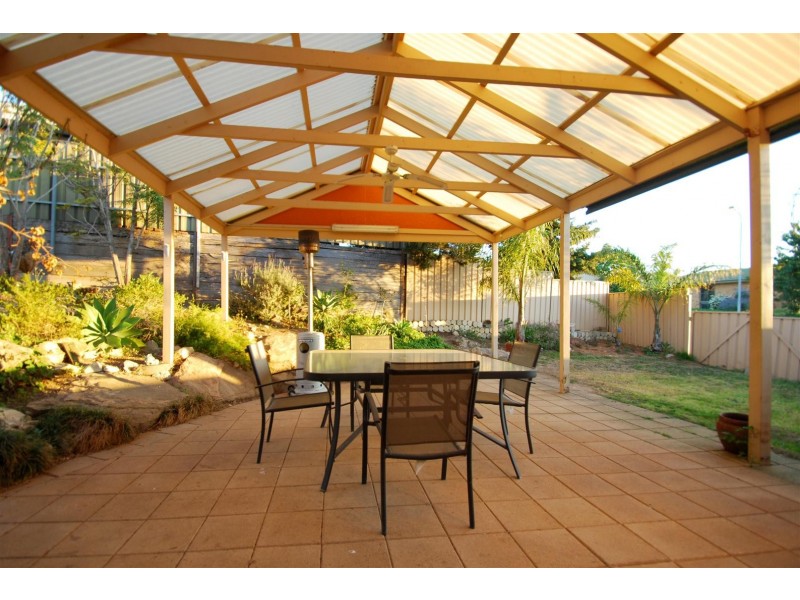 2 Zeevalk Avenue, Hallett Cove SA 5158