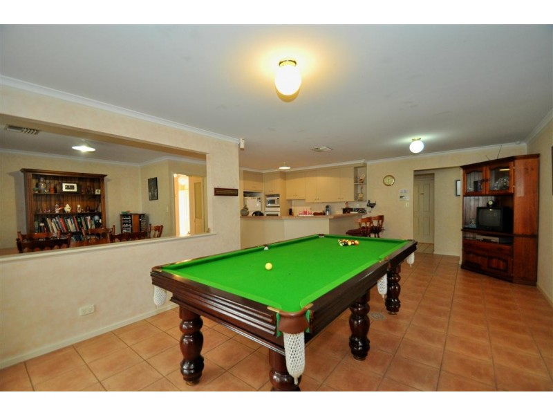 8 Perin Avenue, Woodcroft SA 5162