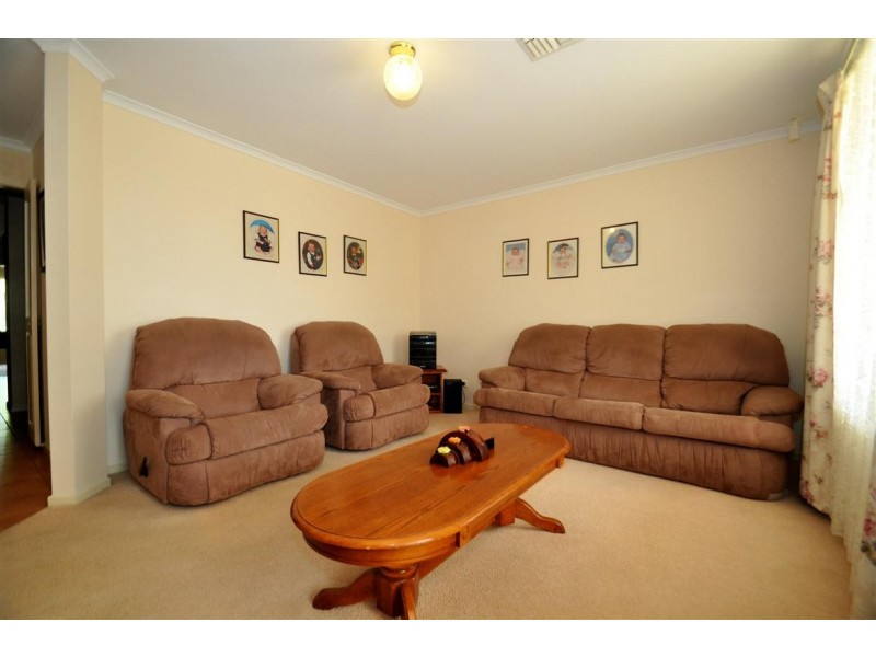 8 Perin Avenue, Woodcroft SA 5162