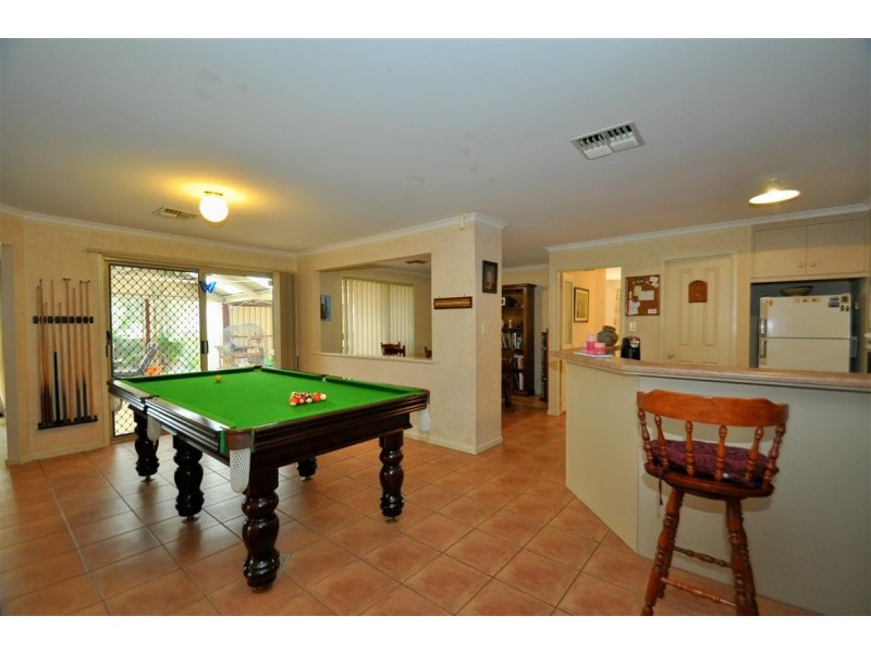 8 Perin Avenue, Woodcroft SA 5162