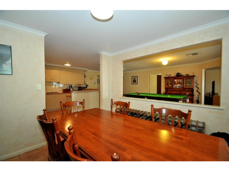 8 Perin Avenue, Woodcroft SA 5162