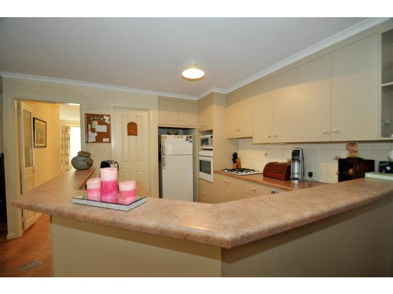 8 Perin Avenue, Woodcroft SA 5162