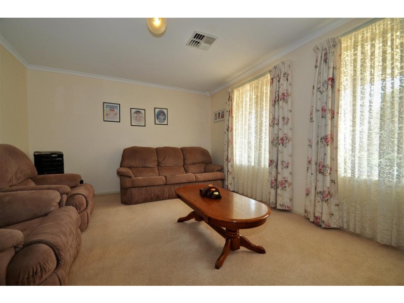 8 Perin Avenue, Woodcroft SA 5162