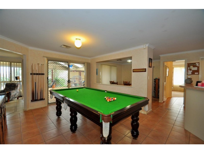 8 Perin Avenue, Woodcroft SA 5162