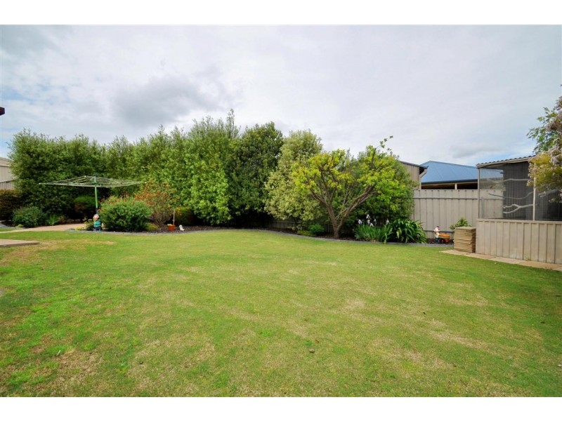 8 Perin Avenue, Woodcroft SA 5162