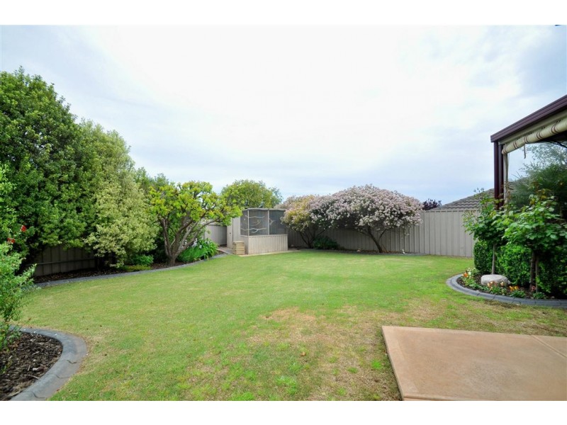 8 Perin Avenue, Woodcroft SA 5162