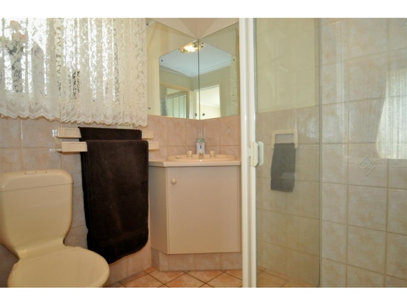 8 Perin Avenue, Woodcroft SA 5162