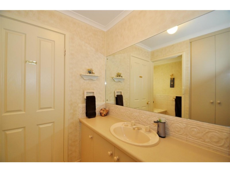 8 Perin Avenue, Woodcroft SA 5162