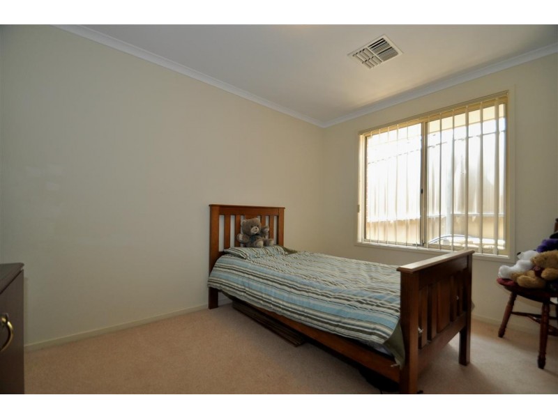 8 Perin Avenue, Woodcroft SA 5162