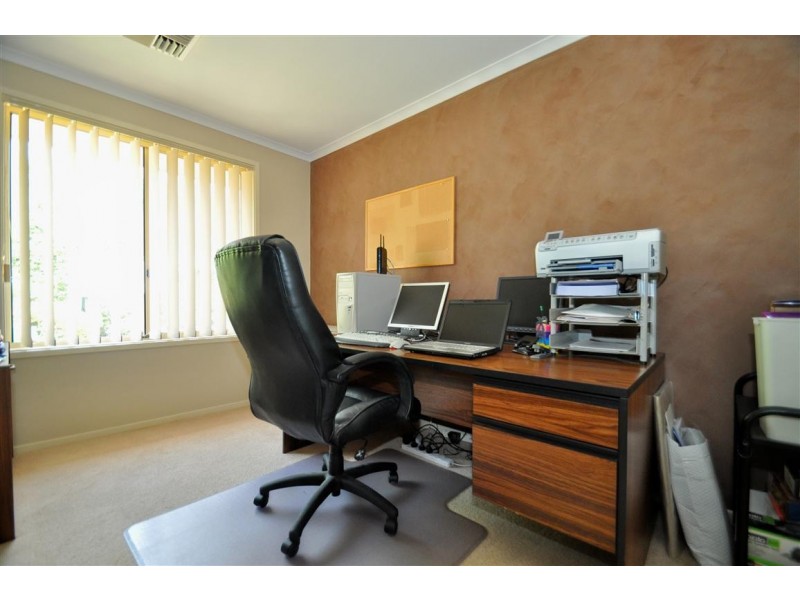 8 Perin Avenue, Woodcroft SA 5162