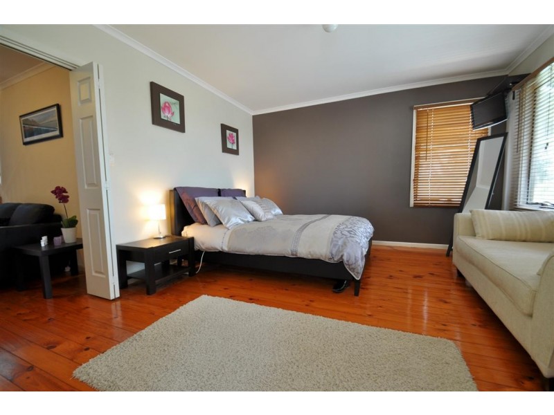 18 Dianne Street, Happy Valley SA 5159