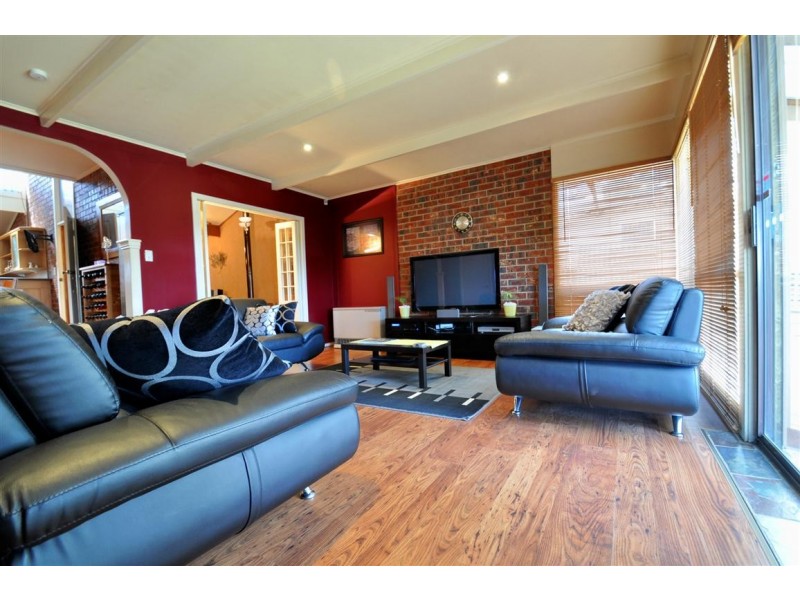 18 Dianne Street, Happy Valley SA 5159