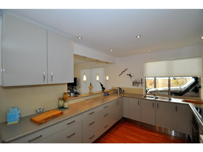 2 Hollyoaks Court, Happy Valley SA 5159