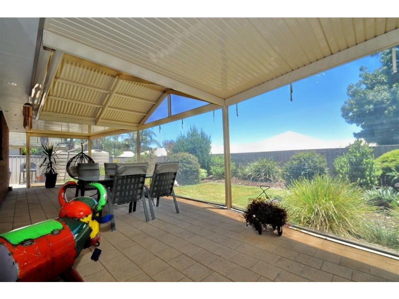 2 Hollyoaks Court, Happy Valley SA 5159