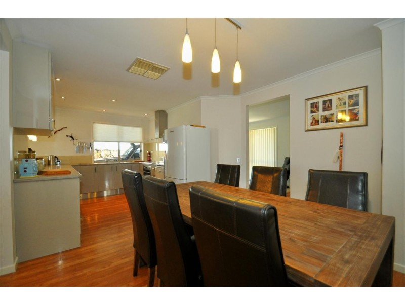 2 Hollyoaks Court, Happy Valley SA 5159