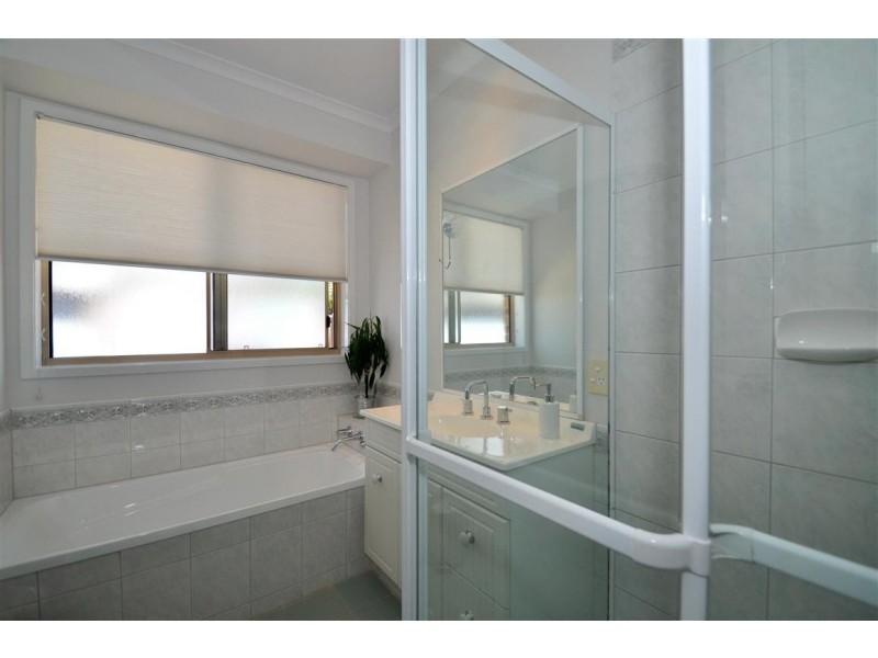 2 Hollyoaks Court, Happy Valley SA 5159