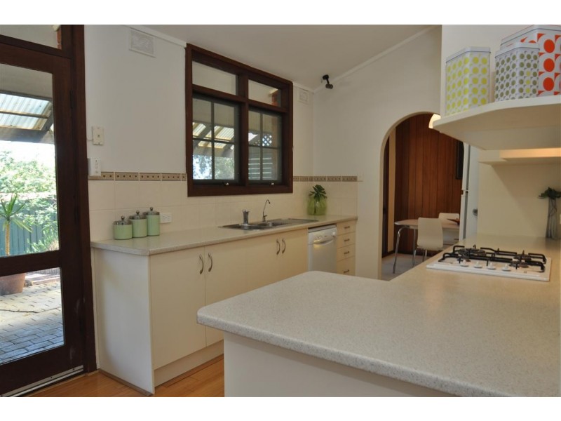 6 Vine Crescent, Happy Valley SA 5159