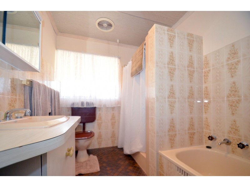 23 Trelawney Crescent, Huntfield Heights SA 5163