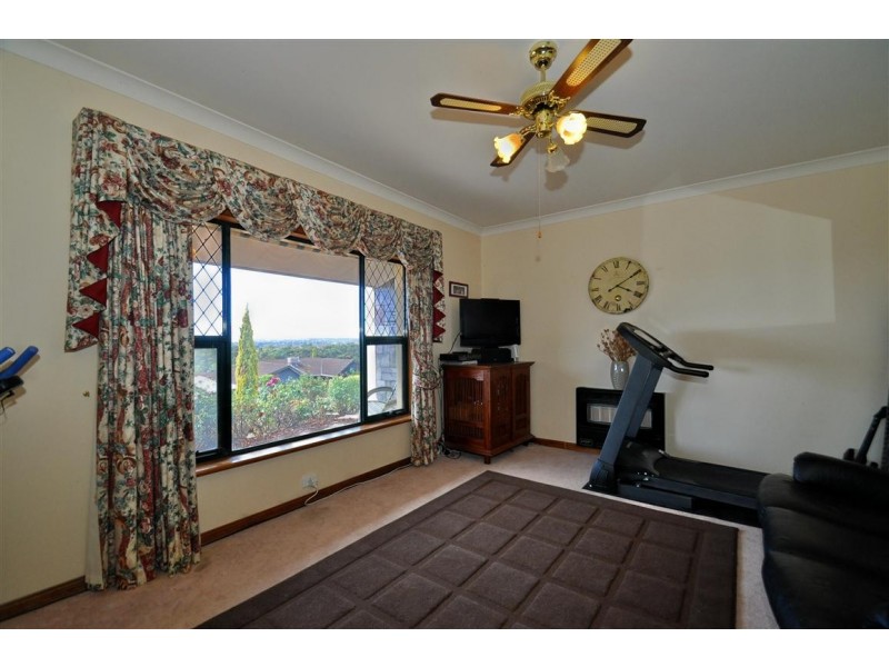 3 Caspian Court, Woodcroft SA 5162