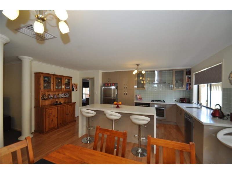 10 Rothschild Street, Woodcroft SA 5162