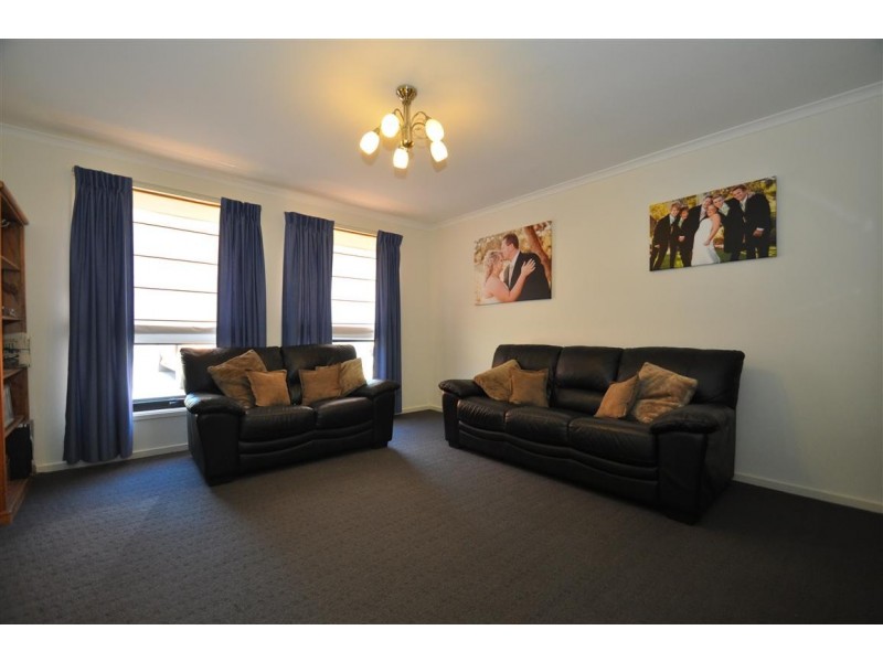 10 Rothschild Street, Woodcroft SA 5162