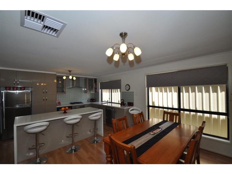 10 Rothschild Street, Woodcroft SA 5162