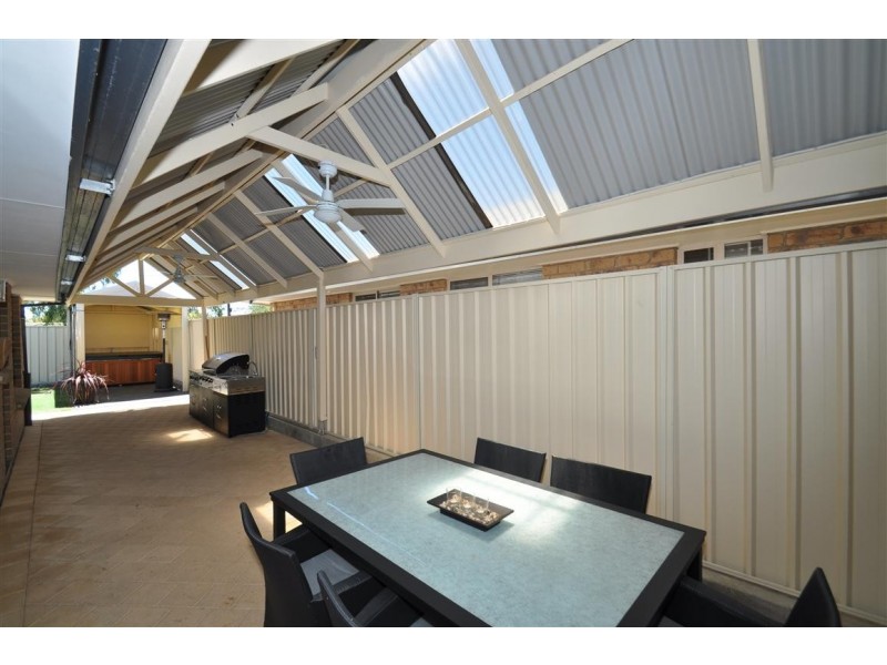 10 Rothschild Street, Woodcroft SA 5162