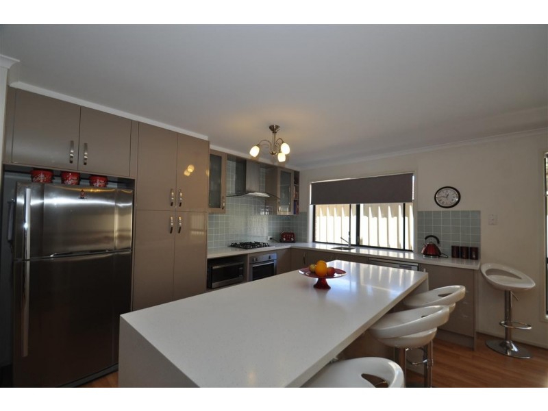 10 Rothschild Street, Woodcroft SA 5162