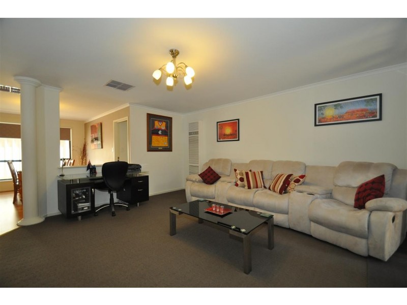 10 Rothschild Street, Woodcroft SA 5162