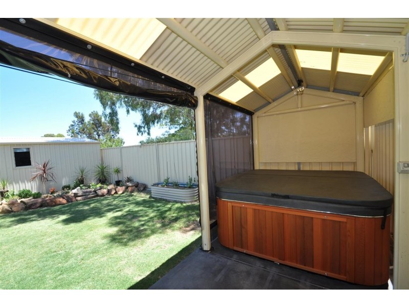 10 Rothschild Street, Woodcroft SA 5162