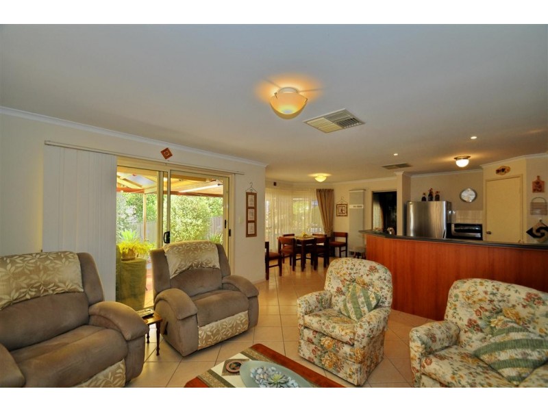 35 Wooding Avenue, Woodcroft SA 5162